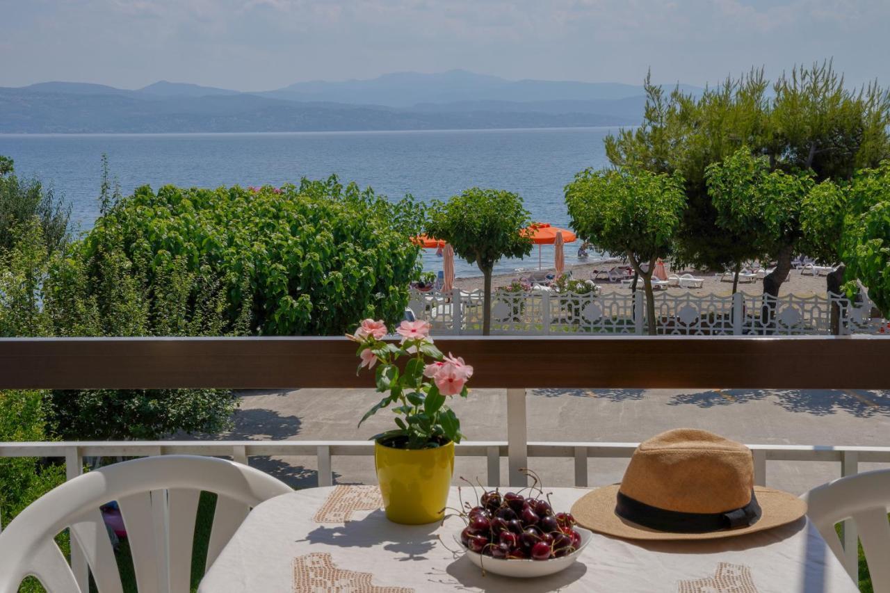 Akrogiali Beach Rooms Амаринтос Екстериор снимка