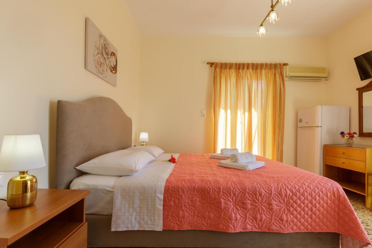 Akrogiali Beach Rooms Амаринтос Екстериор снимка