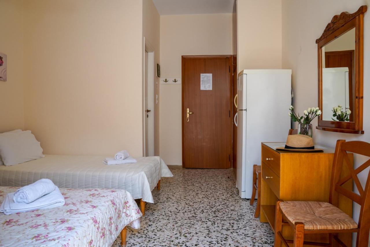 Akrogiali Beach Rooms Амаринтос Екстериор снимка