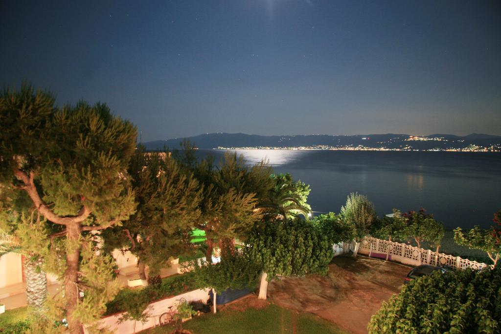 Akrogiali Beach Rooms Амаринтос Стая снимка