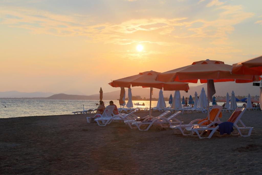 Akrogiali Beach Rooms Амаринтос Екстериор снимка