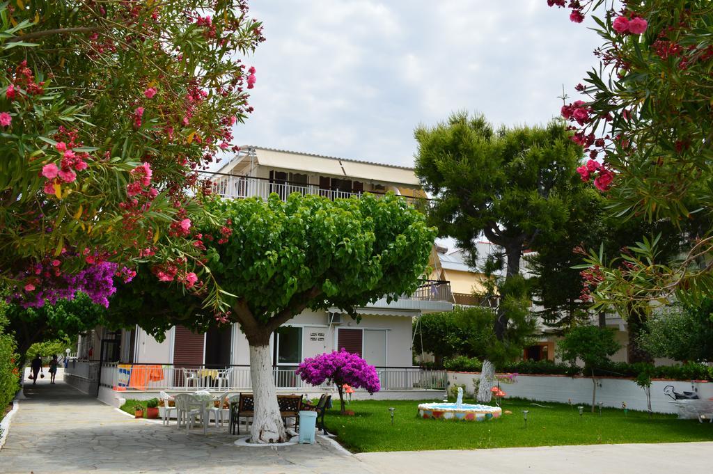 Akrogiali Beach Rooms Амаринтос Екстериор снимка