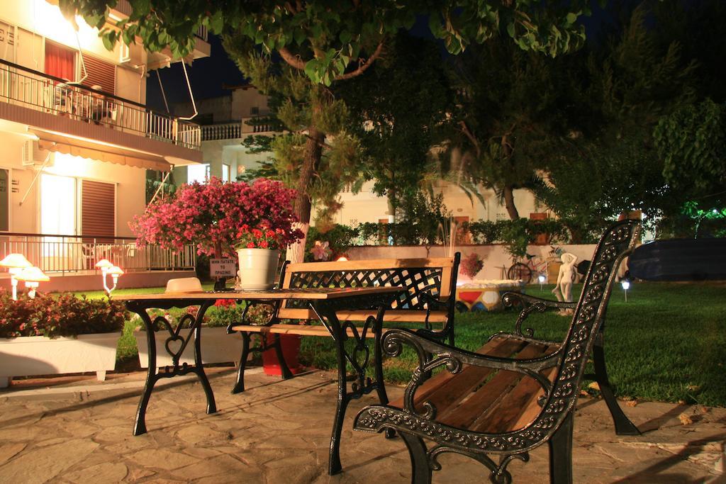 Akrogiali Beach Rooms Амаринтос Екстериор снимка