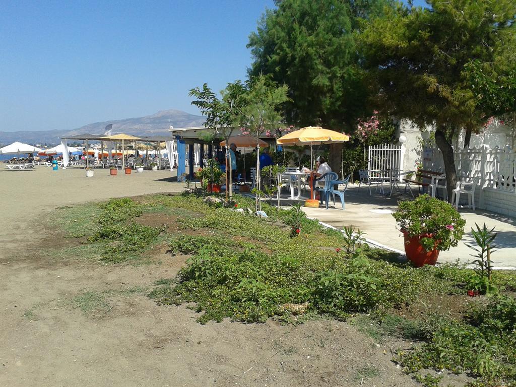 Akrogiali Beach Rooms Амаринтос Екстериор снимка