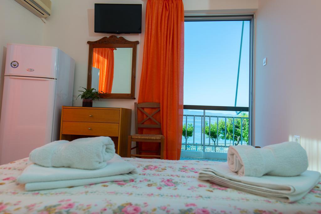 Akrogiali Beach Rooms Амаринтос Екстериор снимка