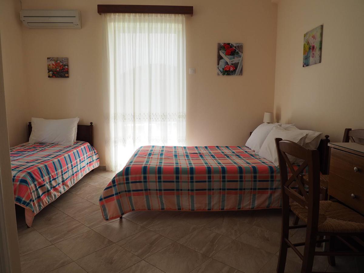 Akrogiali Beach Rooms Амаринтос Екстериор снимка